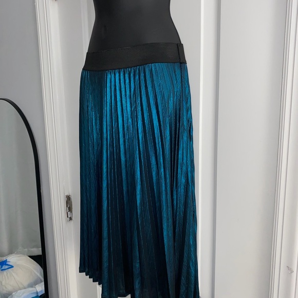 Forever 21 Metallic Blue Pleated Midi Skirt - Picture 11 of 11